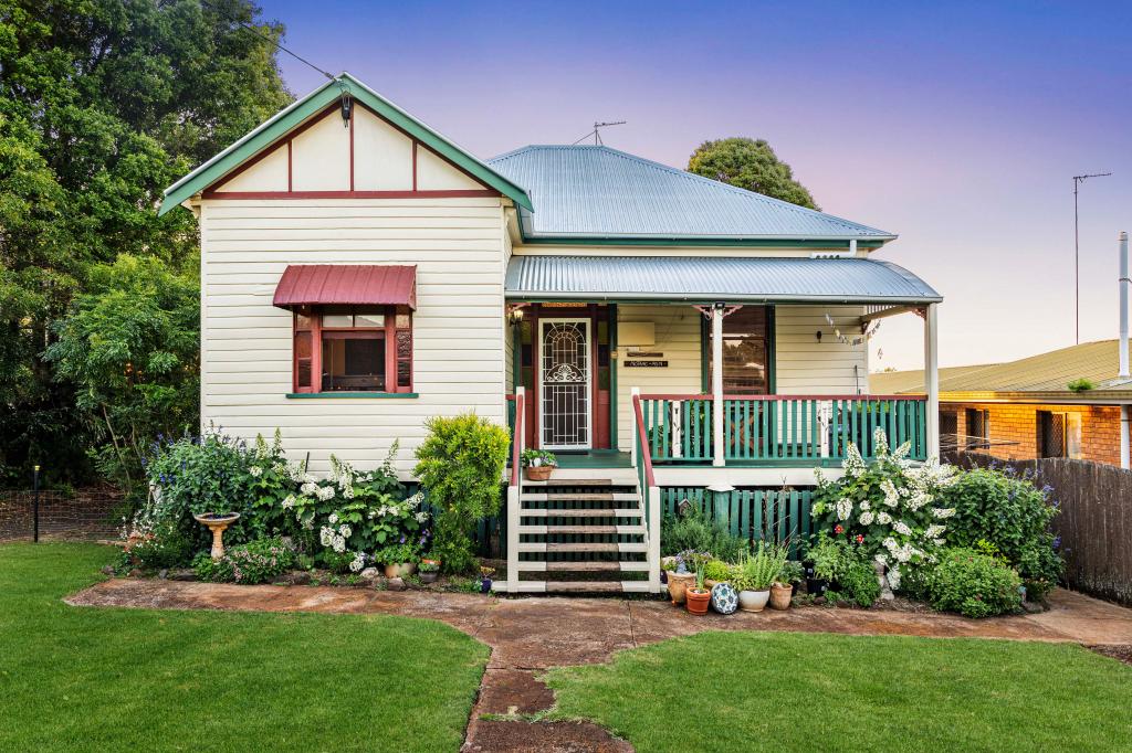 21 Llewellyn St, Centenary Heights, QLD 4350