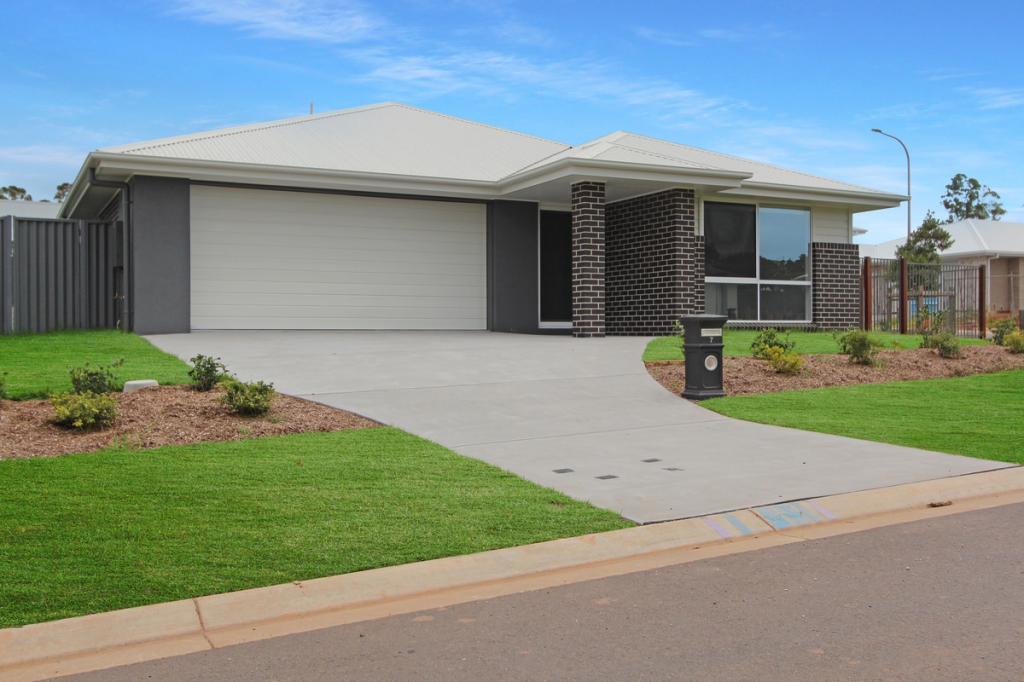 7 Pepperberry Pde, Thrumster, NSW 2444