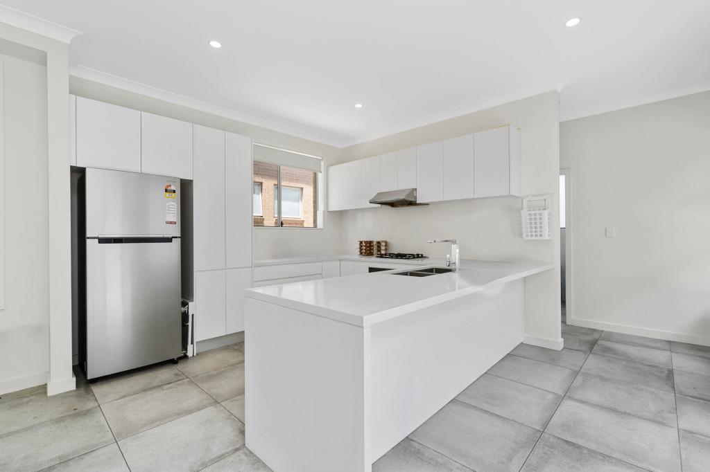 2/198 Old Kent Rd, Greenacre, NSW 2190
