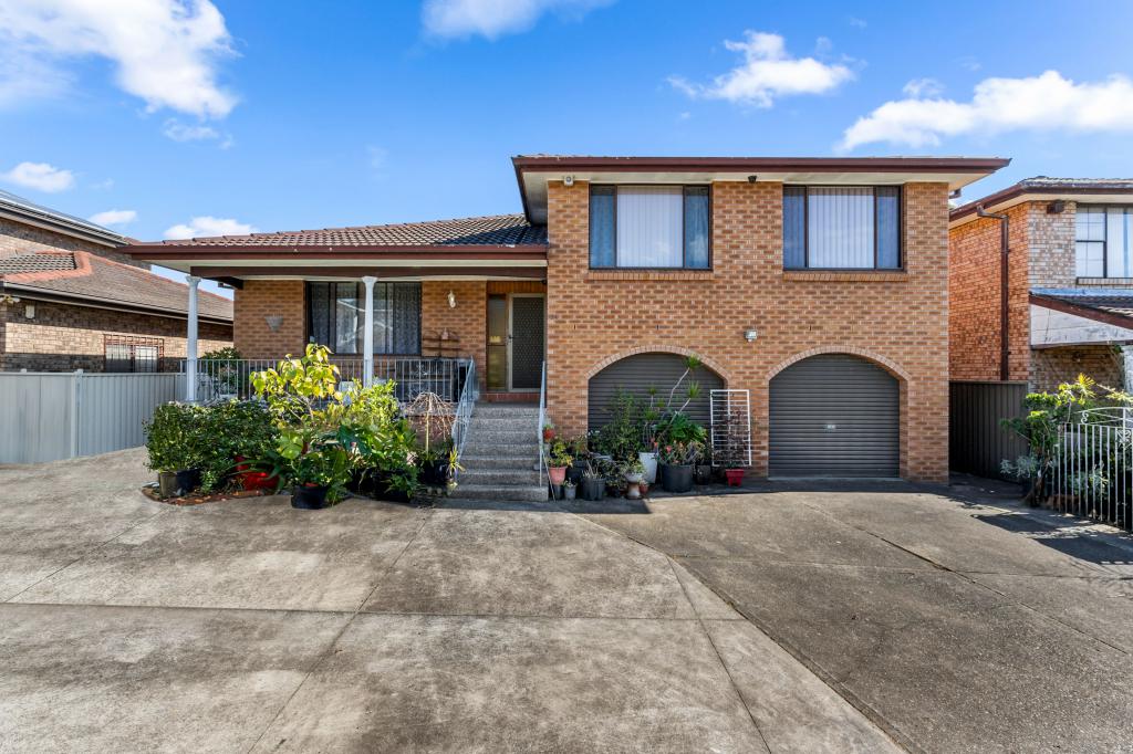 54 St Kilda St, St Johns Park, NSW 2176