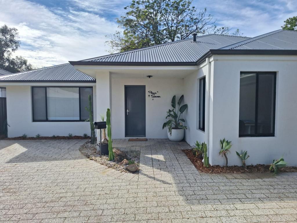 4/7 James Ave, Hazelmere, WA 6055