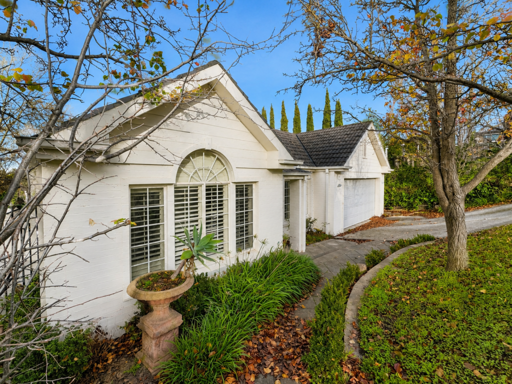 4 Lascelles Pl, Highton, VIC 3216