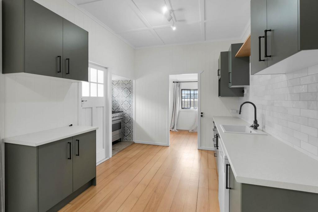 10 Arnold St, Holland Park, QLD 4121