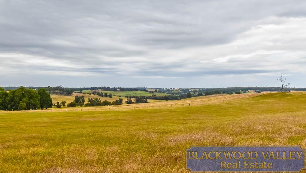 8 MALTRUP RD, DINNINUP, WA 6244