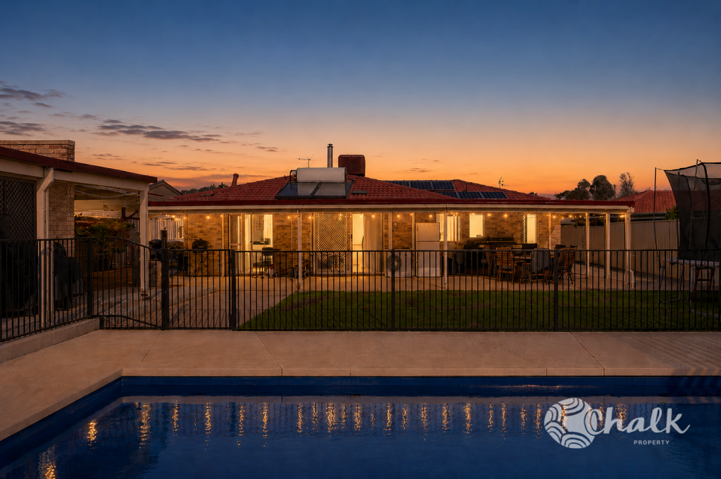 32 Holcombe Rd, Warnbro, WA 6169