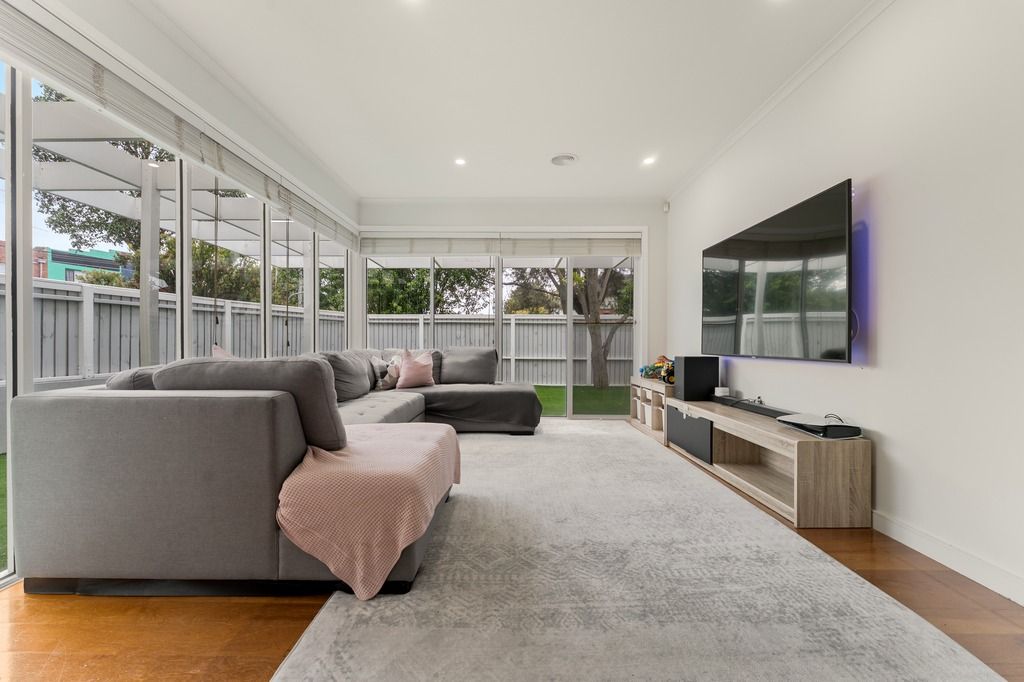 9 TURNBERRY CT, HEATHERTON, VIC 3202