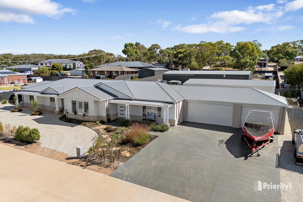 2/8 SMITHS RD, MAIDEN GULLY, VIC 3551