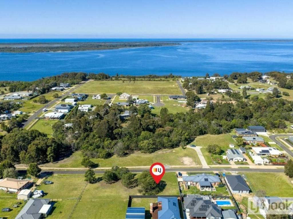 10 BROLGA GR, METUNG, VIC 3904