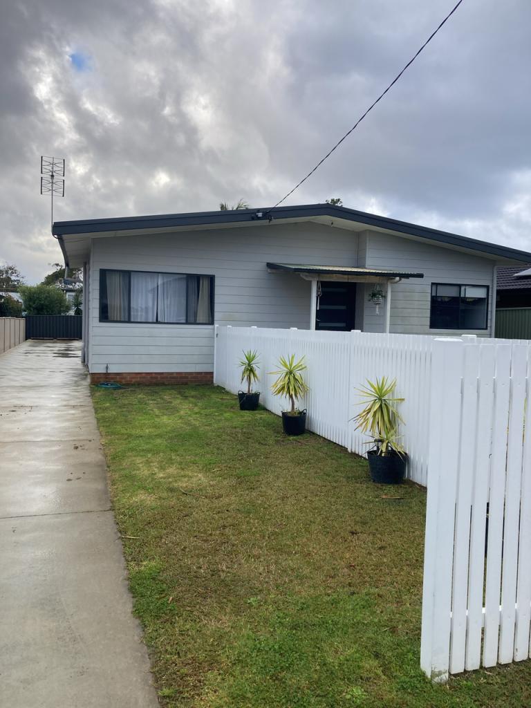 32 Eighth Ave, Toukley, NSW 2263