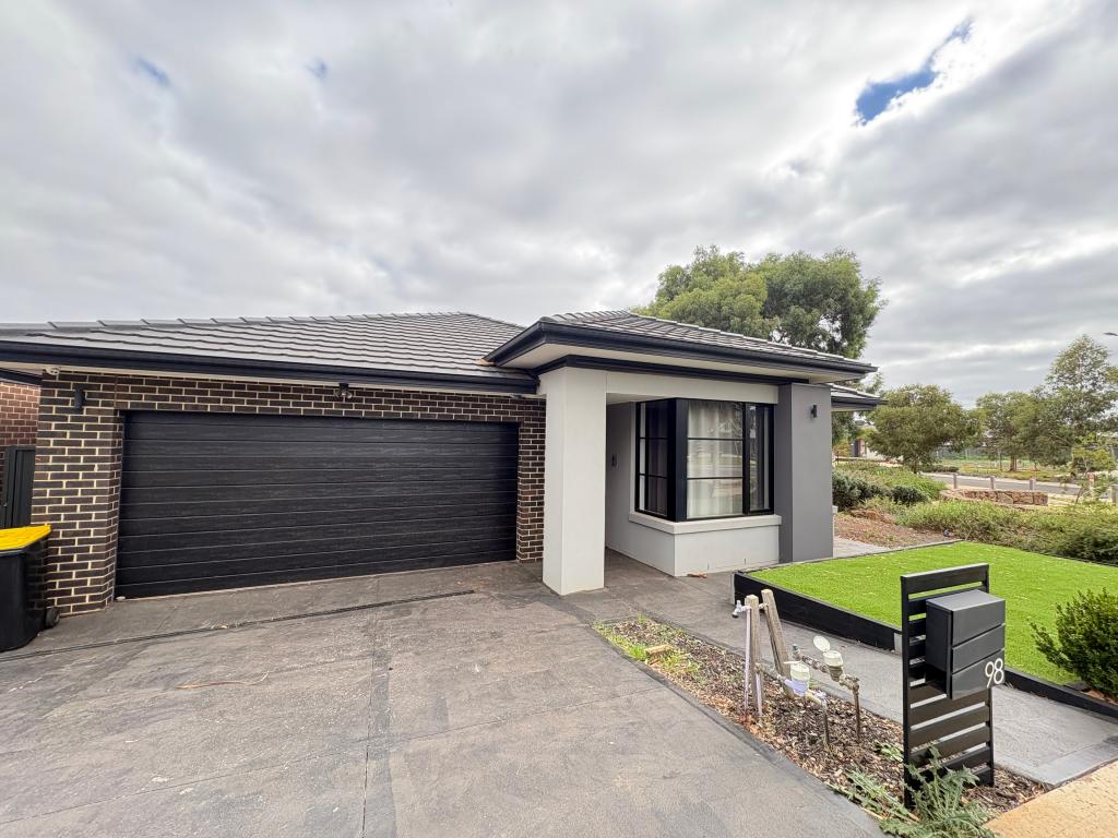 98 Atherstone Bvd, Strathtulloh, VIC 3338
