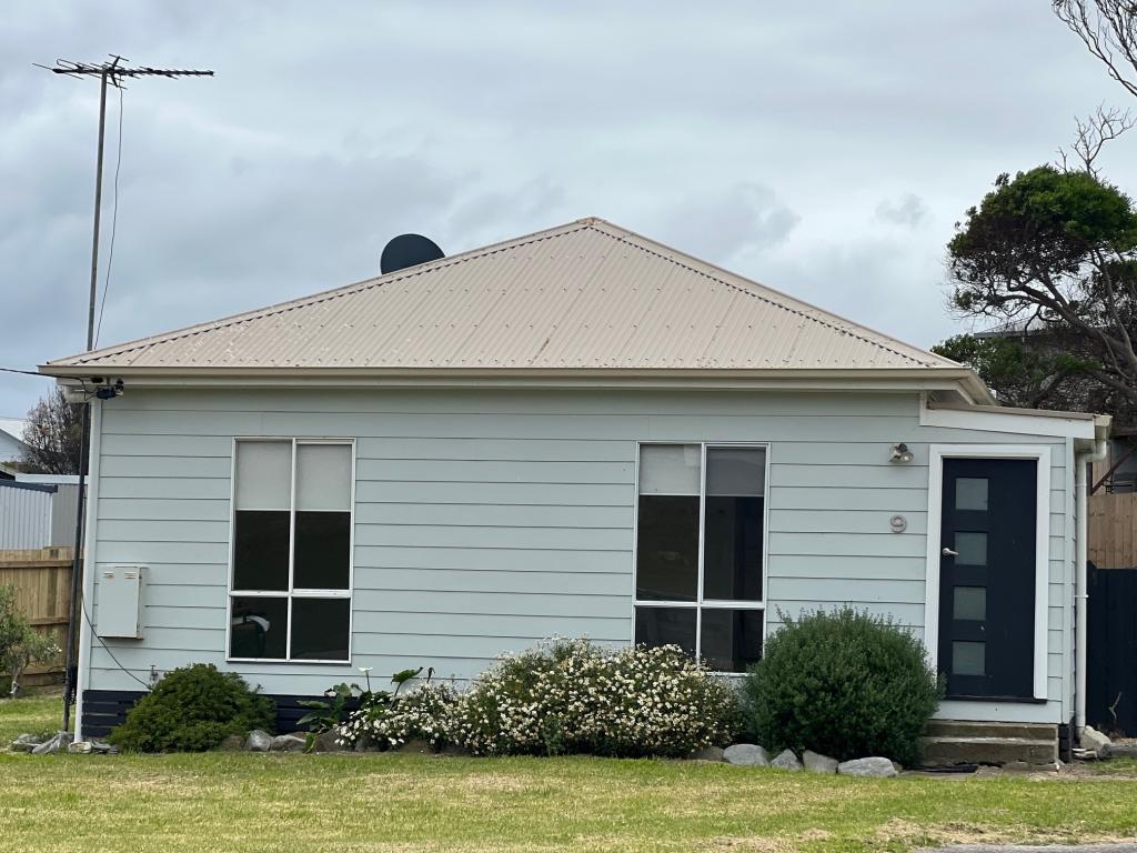 9 ROSS AVE, CURRIE, TAS 7256