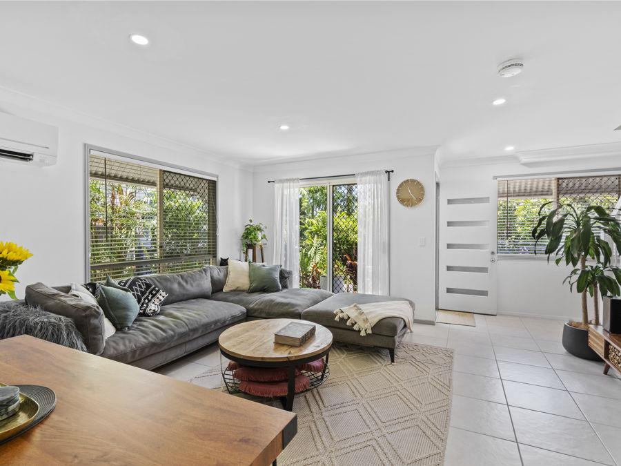 2/63 HILL CRES, CARINA HEIGHTS, QLD 4152