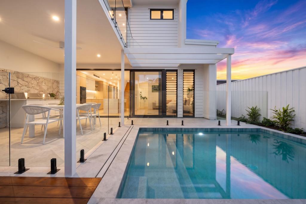 2/154 Oceanic Dr, Warana, QLD 4575