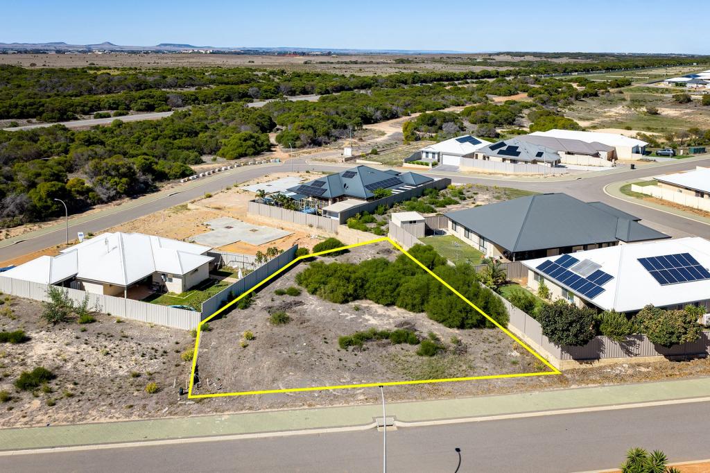 4 Lily St, Wandina, WA 6530