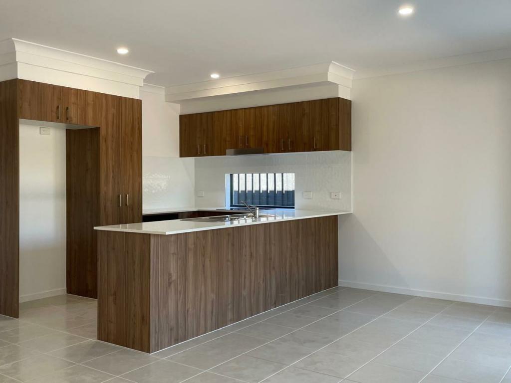 105 Falcon Cct, Flagstone, QLD 4280