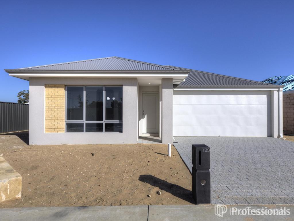 123 Alverstone Bvd, Lakelands, WA 6180