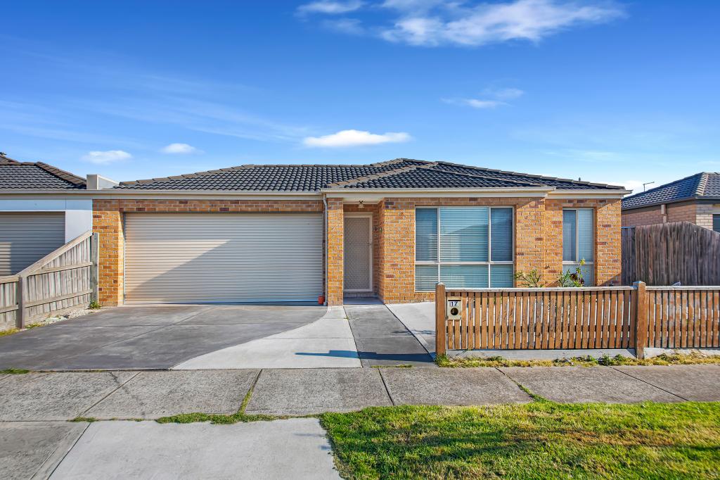 17 Kirwan Dr, Cranbourne East, VIC 3977