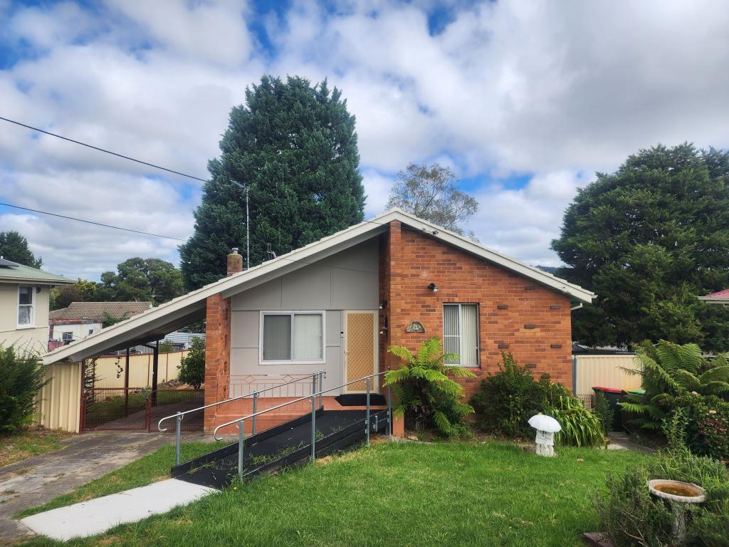 11 Landa St, Bowenfels, NSW 2790