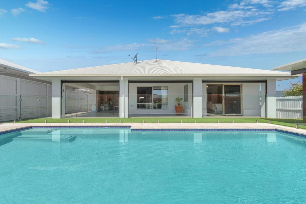 32 Lobelia Cres, Casuarina, NSW 2487