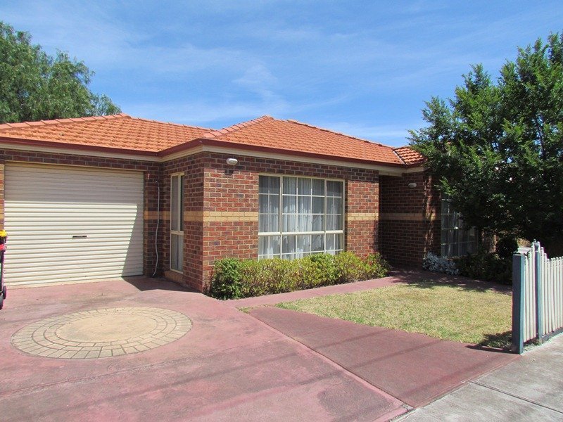 1/10 Toolern St, Melton South, VIC 3338