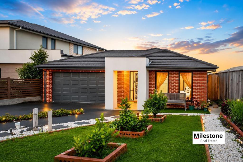 11 Royaloak Cres, Cranbourne East, VIC 3977
