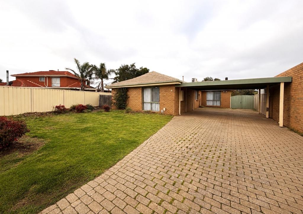 2 Kris Ct, Melton West, VIC 3337