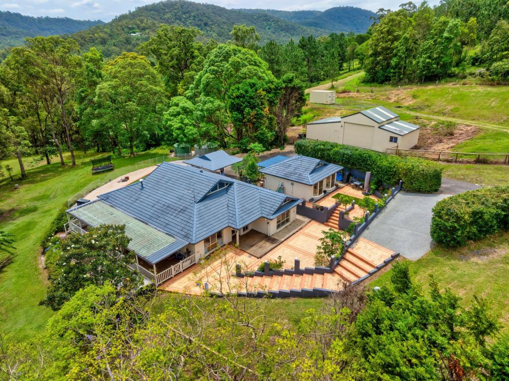 102 Crest Hill Dr, Wongawallan, QLD 4210