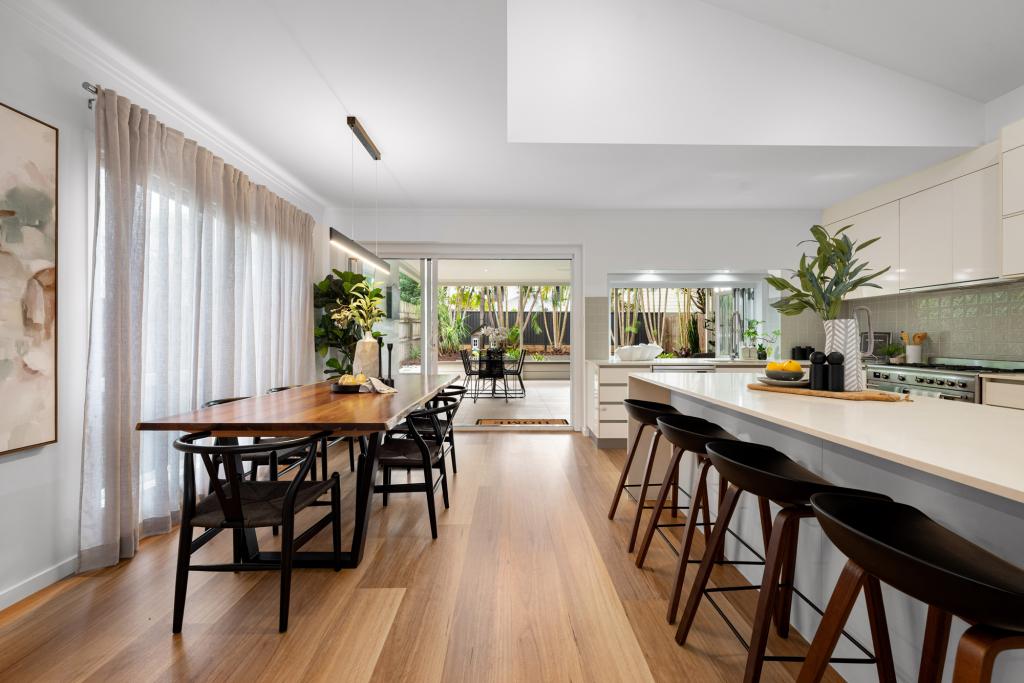 28a Moncrief Rd, Cannon Hill, QLD 4170
