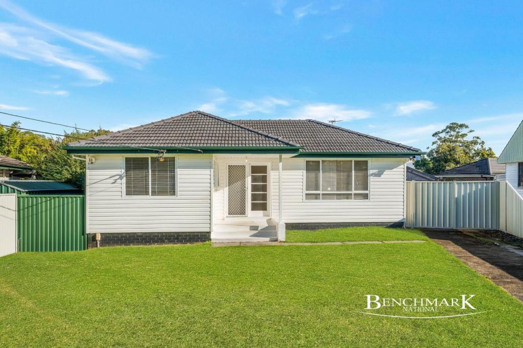 17 Facey Cres, Lurnea, NSW 2170