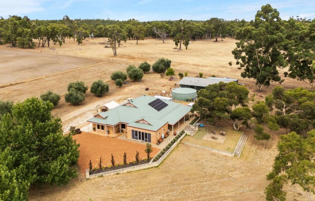 86 Strawberry Hill Dr, Gidgegannup, WA 6083