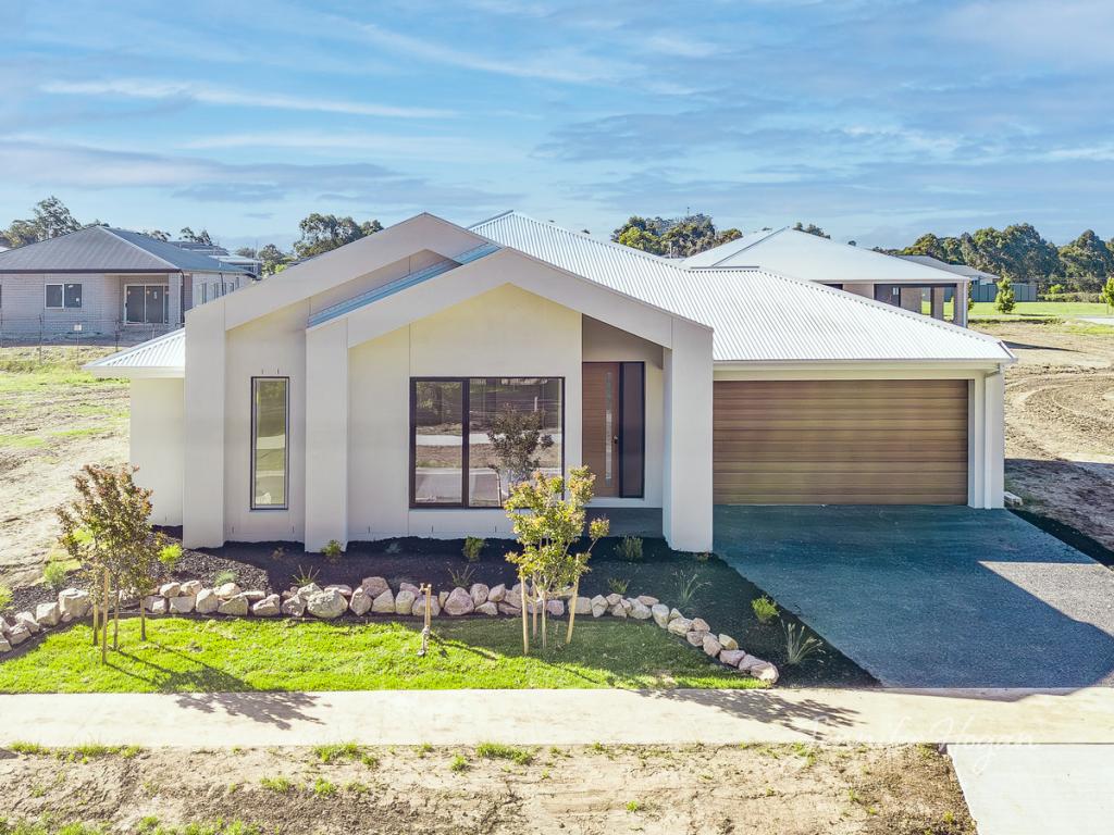 61 Plantation Rd, Drouin, VIC 3818