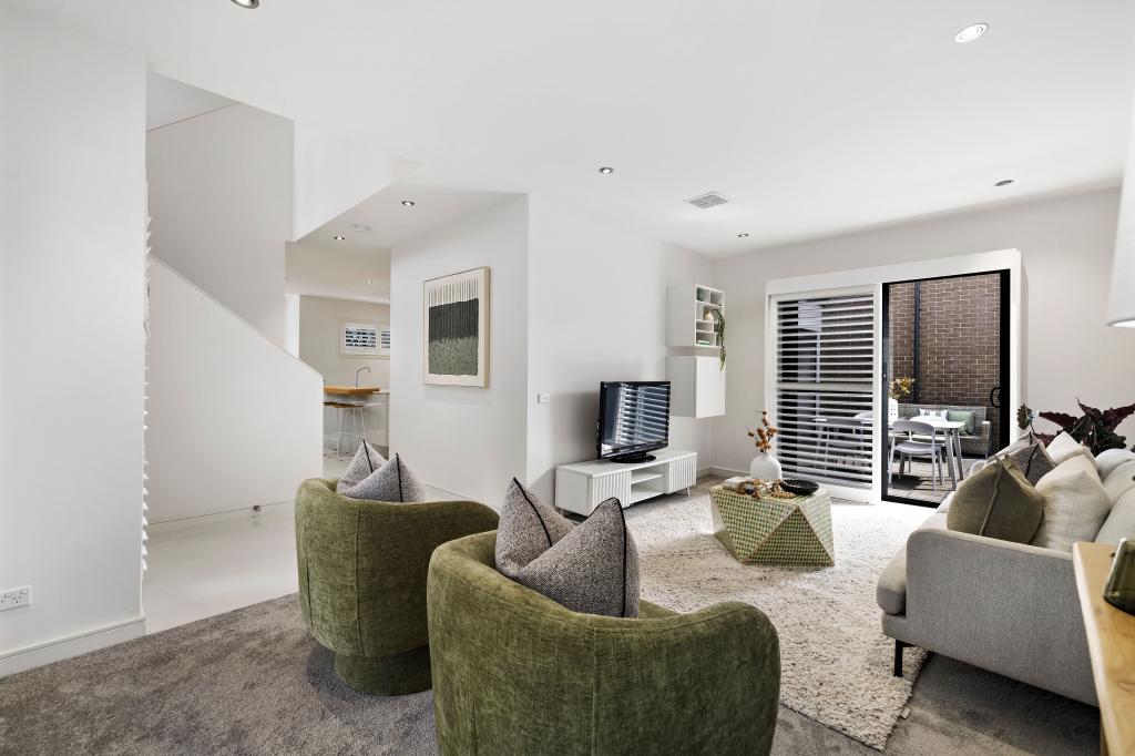 1 Ashberg Dr, Waterways, VIC 3195