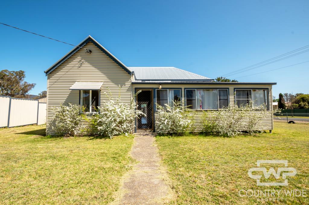 52 LOGAN ST, TENTERFIELD, NSW 2372