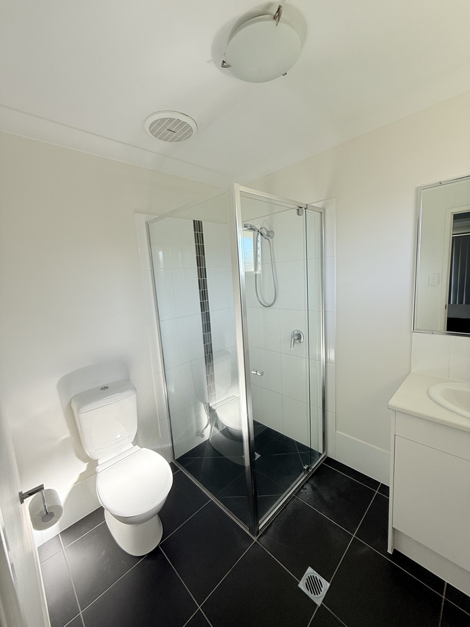 2 Sharp Cres, Branyan, QLD 4670