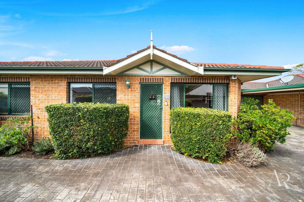 3/4 Old Kent Rd, Greenacre, NSW 2190