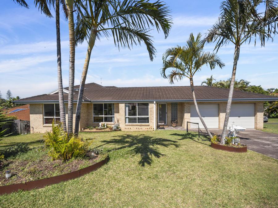 2 BEACHSIDE CT, SAPPHIRE BEACH, NSW 2450