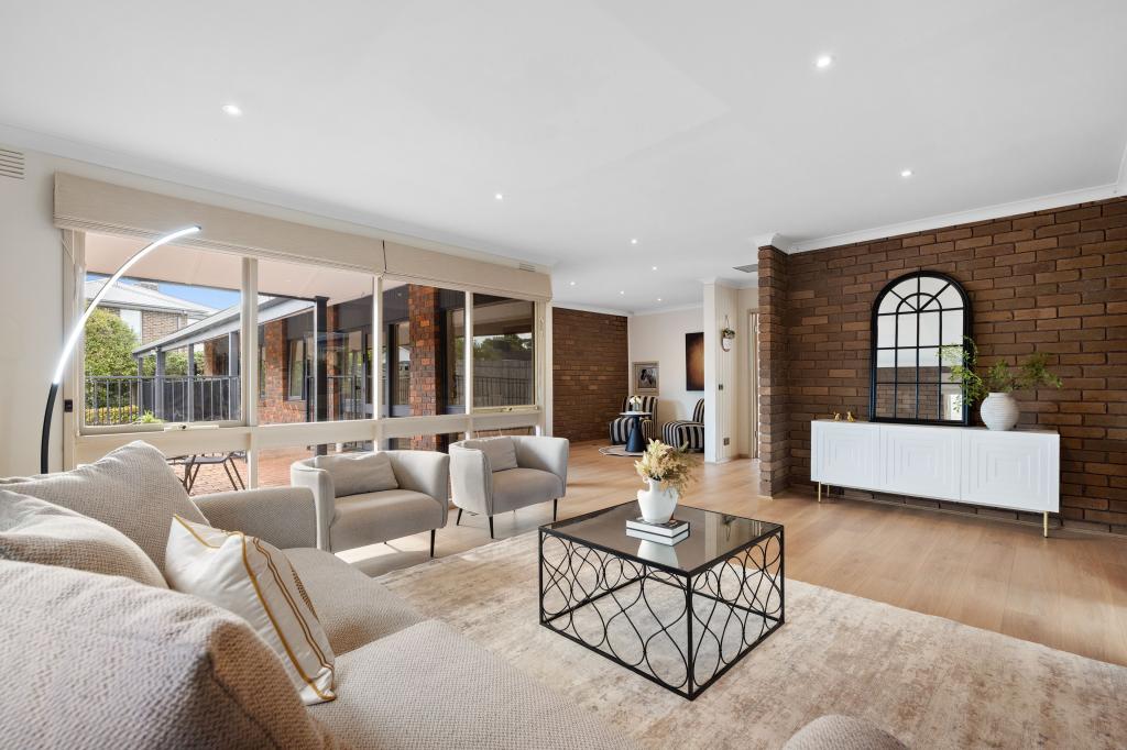 11 Folkstone Cres, Ferntree Gully, VIC 3156