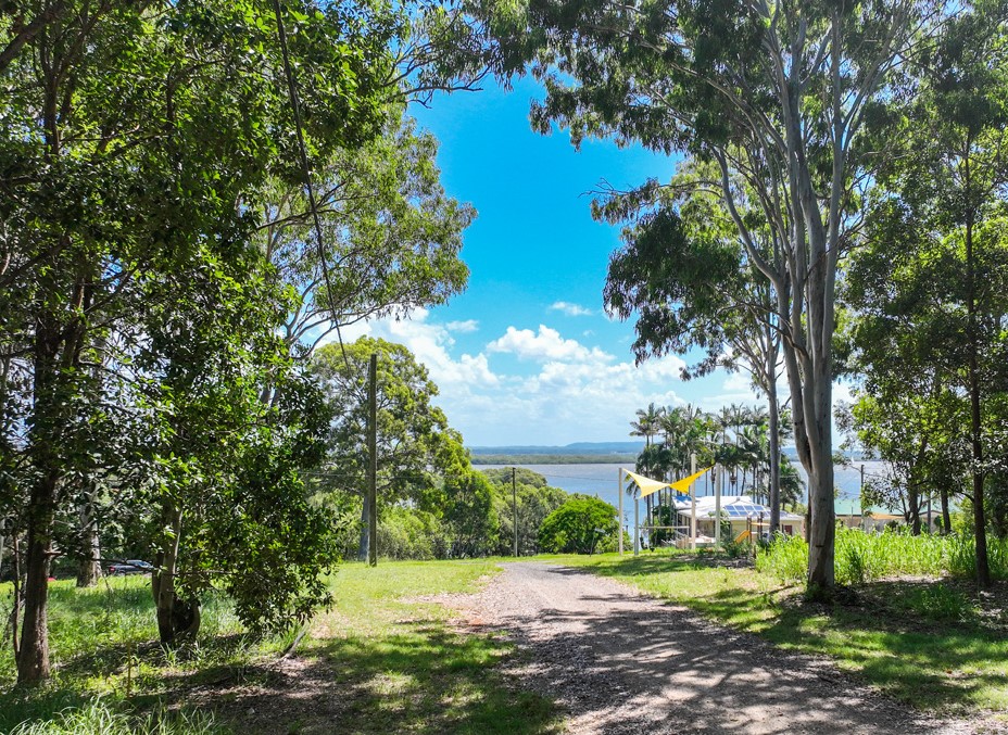 10 Ranora Ave, Russell Island, QLD 4184