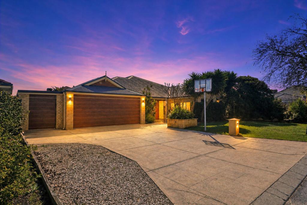 11 SATINE TURN, AVELEY, WA 6069