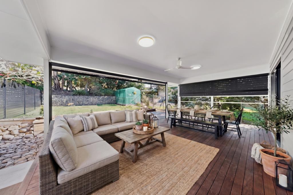 19 ENNEVER ST, BARDON, QLD 4065