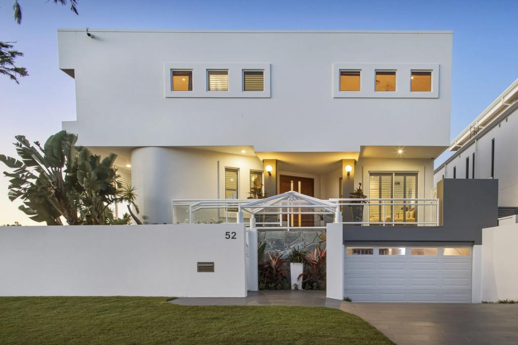52 Clear Island Rd, Broadbeach Waters, QLD 4218