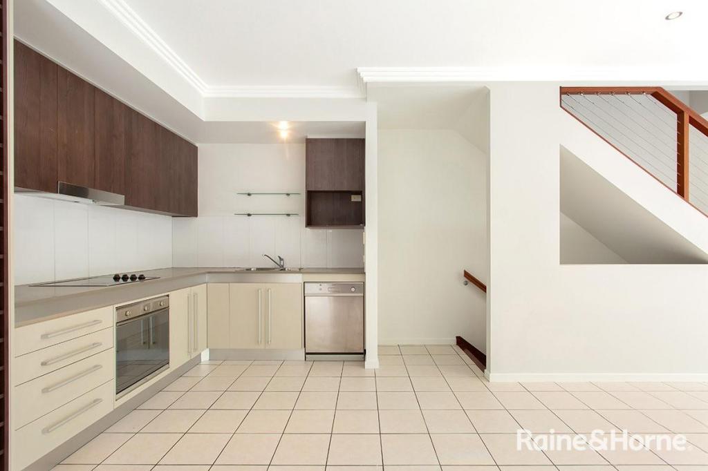 1/106 Carmody Rd, St Lucia, QLD 4067