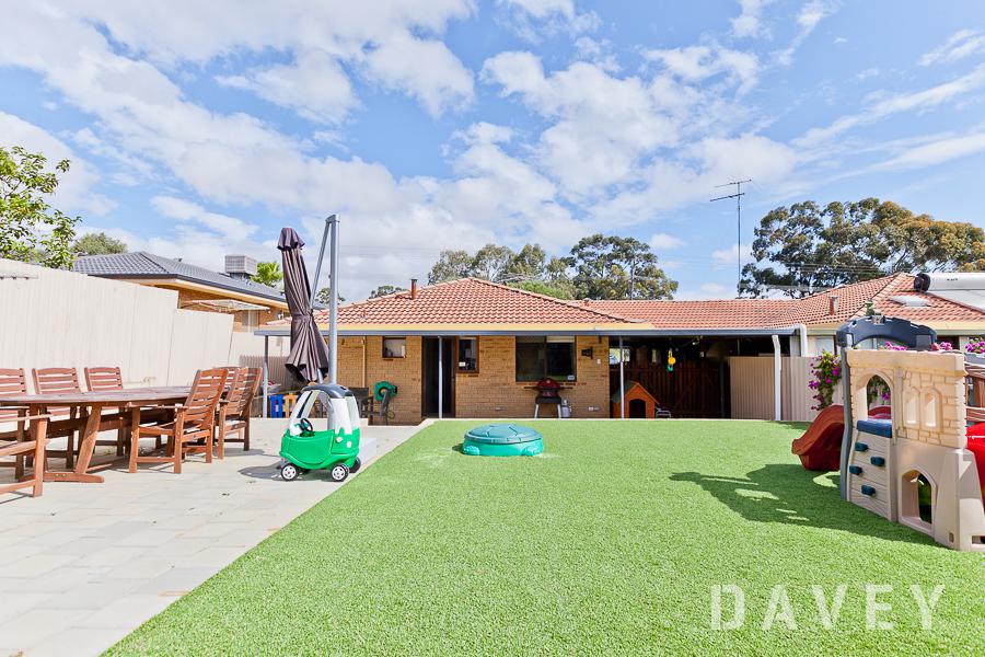 44b Hudson Ave, Girrawheen, WA 6064