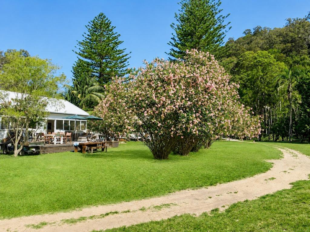 8 Diggers Cres, Great Mackerel Beach, NSW 2108