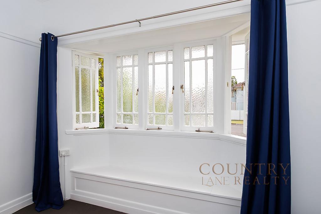 6 James St, Lowood, QLD 4311