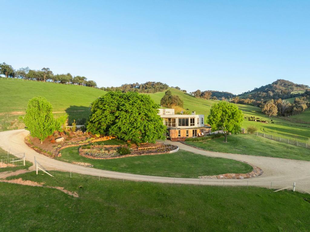 1591 MANSFIELD-WOODS POINT RD, PIRIES, VIC 3723