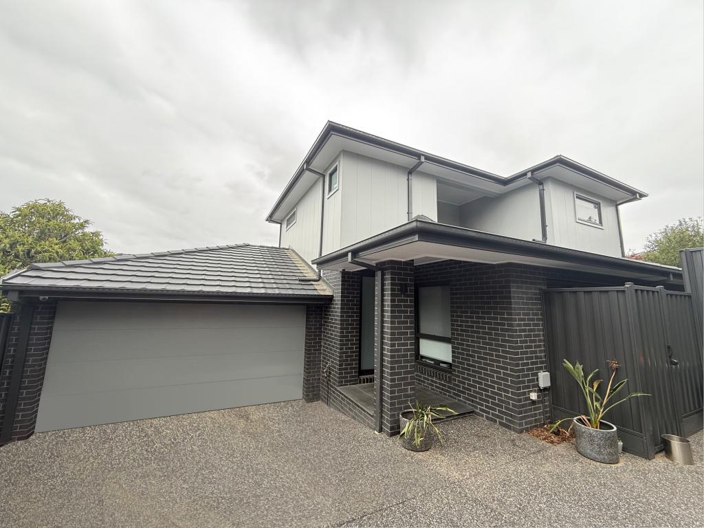 70A FINLAYSON ST, DONCASTER, VIC 3108