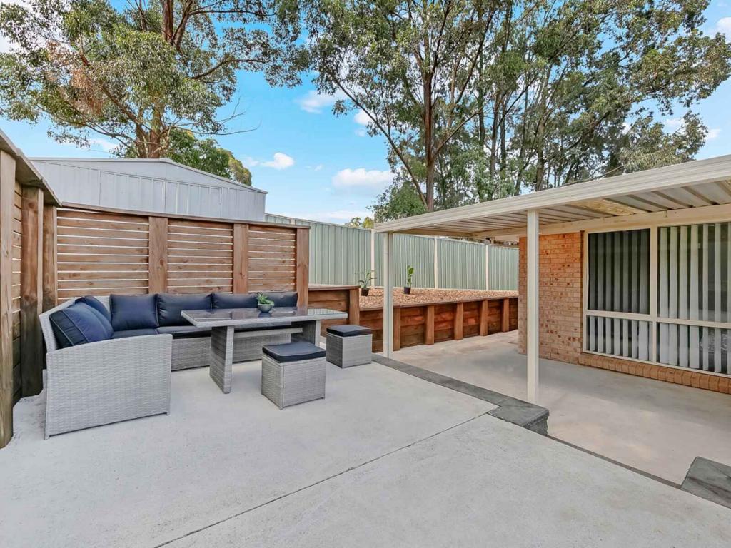 25 Faulkland Cres, Kings Park, NSW 2148