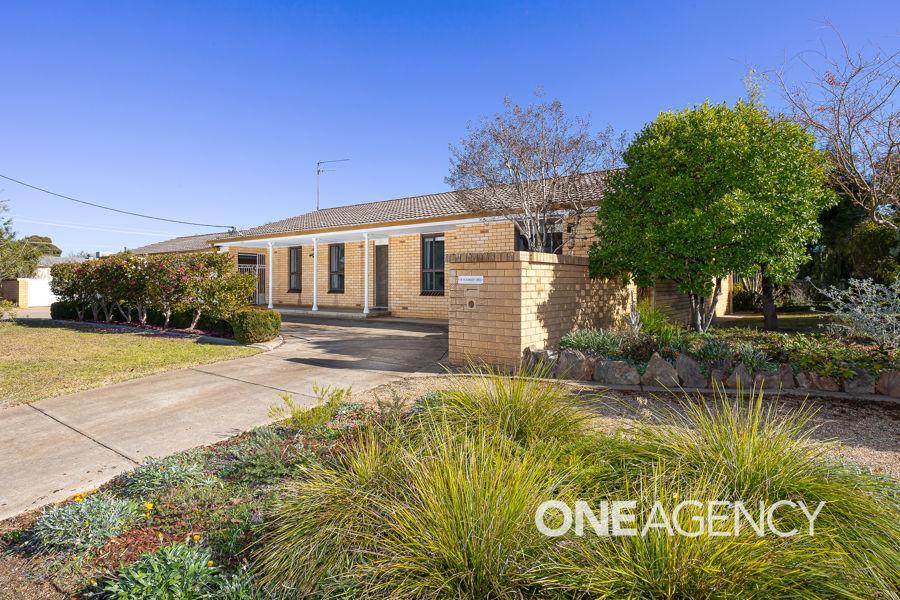 18 Oleander Cres, Lake Albert, NSW 2650