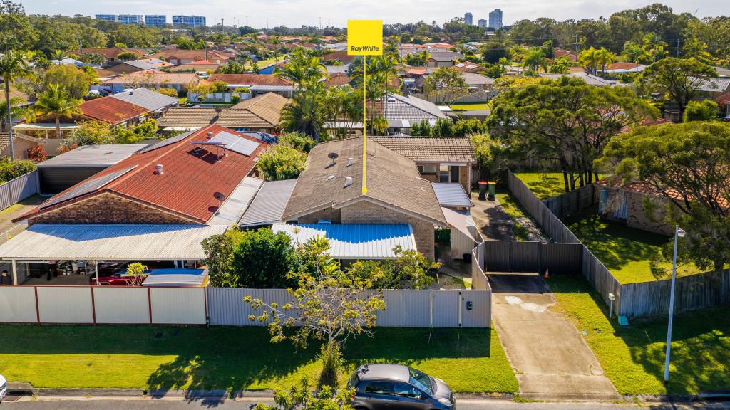 1/12 Avi Ct, Labrador, QLD 4215